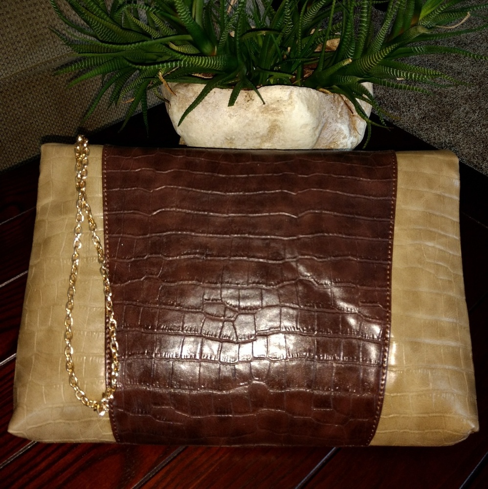 Urban Expressions Envelope Clutch with Chain Strap - Picture 4 of 6